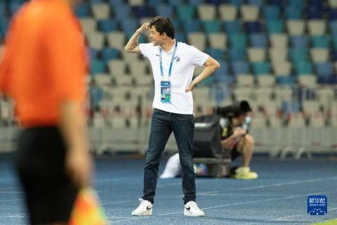脱了小裙子扒了小内裤视频